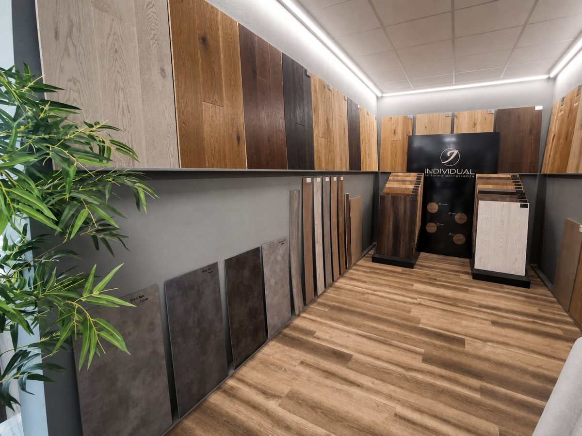 Ambiente con parquet effetto rovere naturale