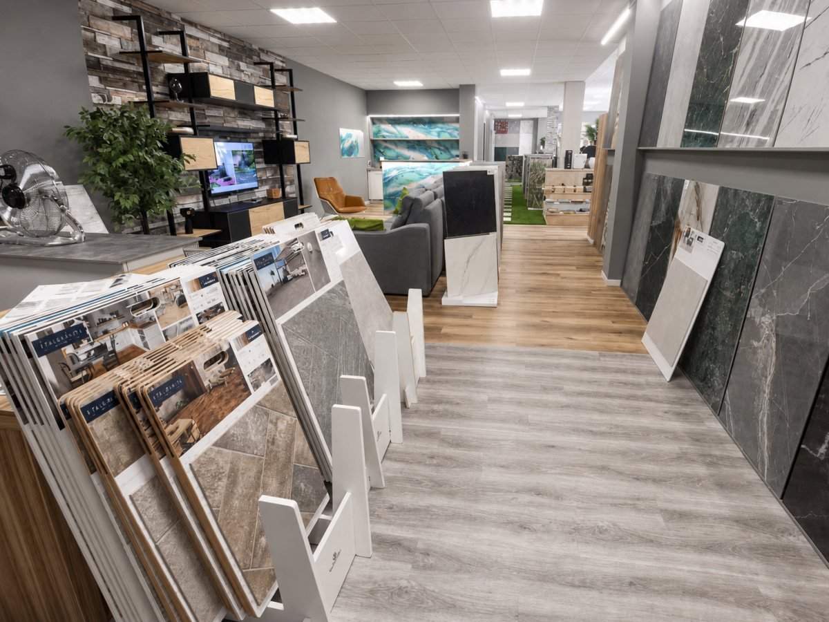 Interno dello showroom MJ Ceramiche